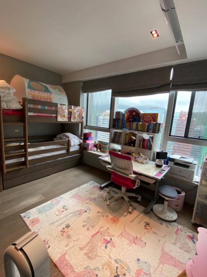 小朋友睡房面積闊大,讀書或玩耍均有充足的活動空間。