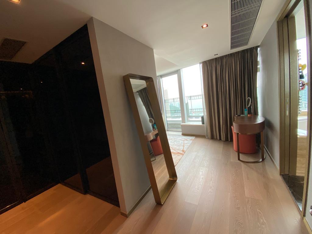 主人套房附設衣帽間,簡潔裝潢更顯品味。