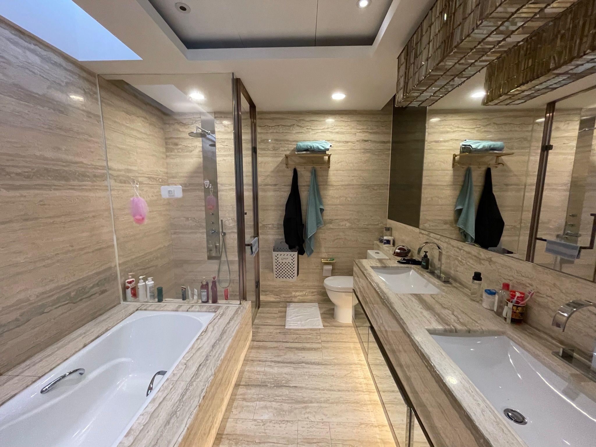 雲石浴室裝修新淨華麗。