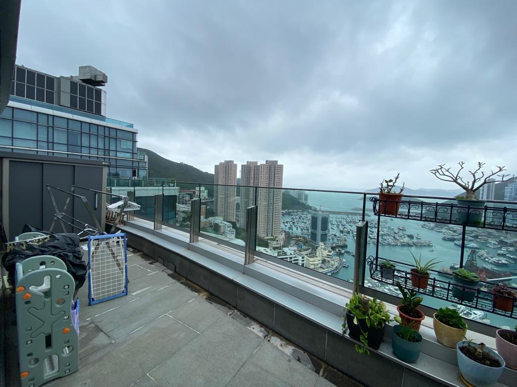 站在逾400呎的平台,可盡覽深灣遊艇會景致。