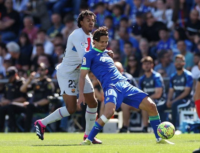 巴塞作客悶和基達菲。(路透社)