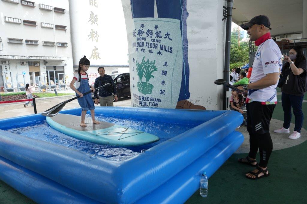 首屆九龍東賽艇節觀塘舉行。(陳奕釗攝)