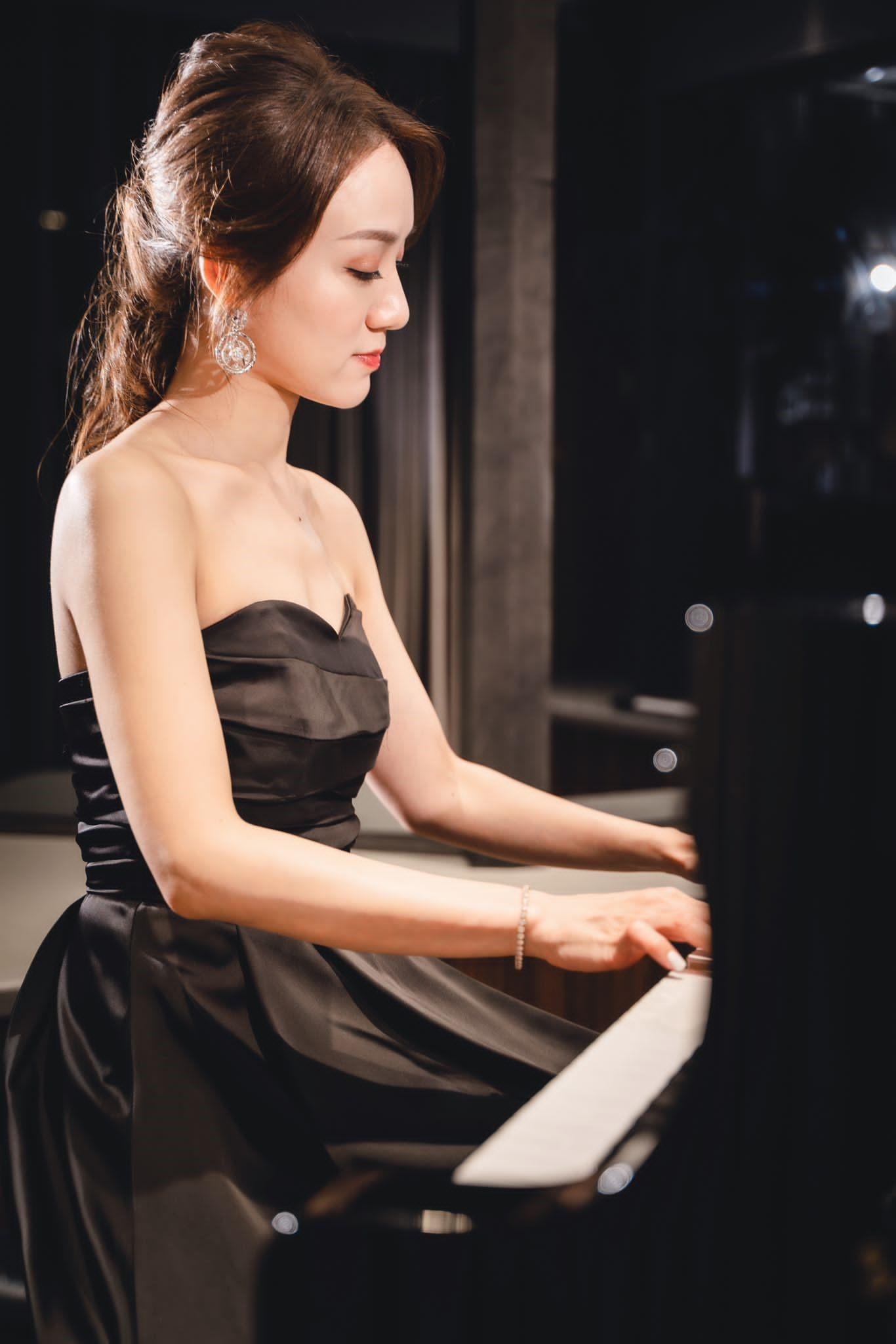 瑪姬翻唱盧廣仲的《刻在我心底的名字》,自彈自唱一直是其心願。