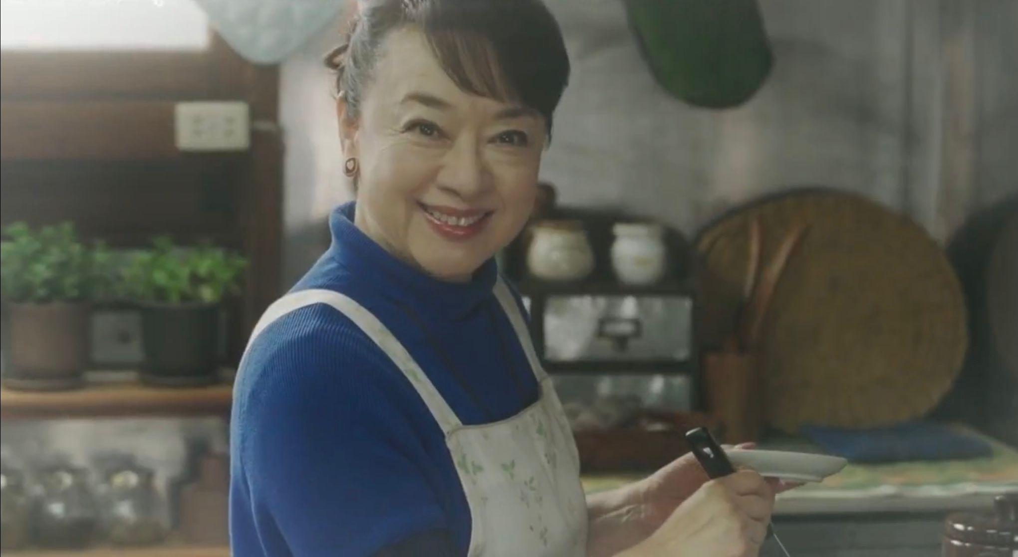 翁倩玉有份客串,扮演主角已離世祖母。