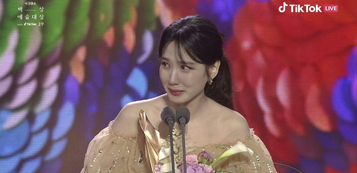 朴恩斌以《非常律師禹英禑》勇奪電視部門「大賞」