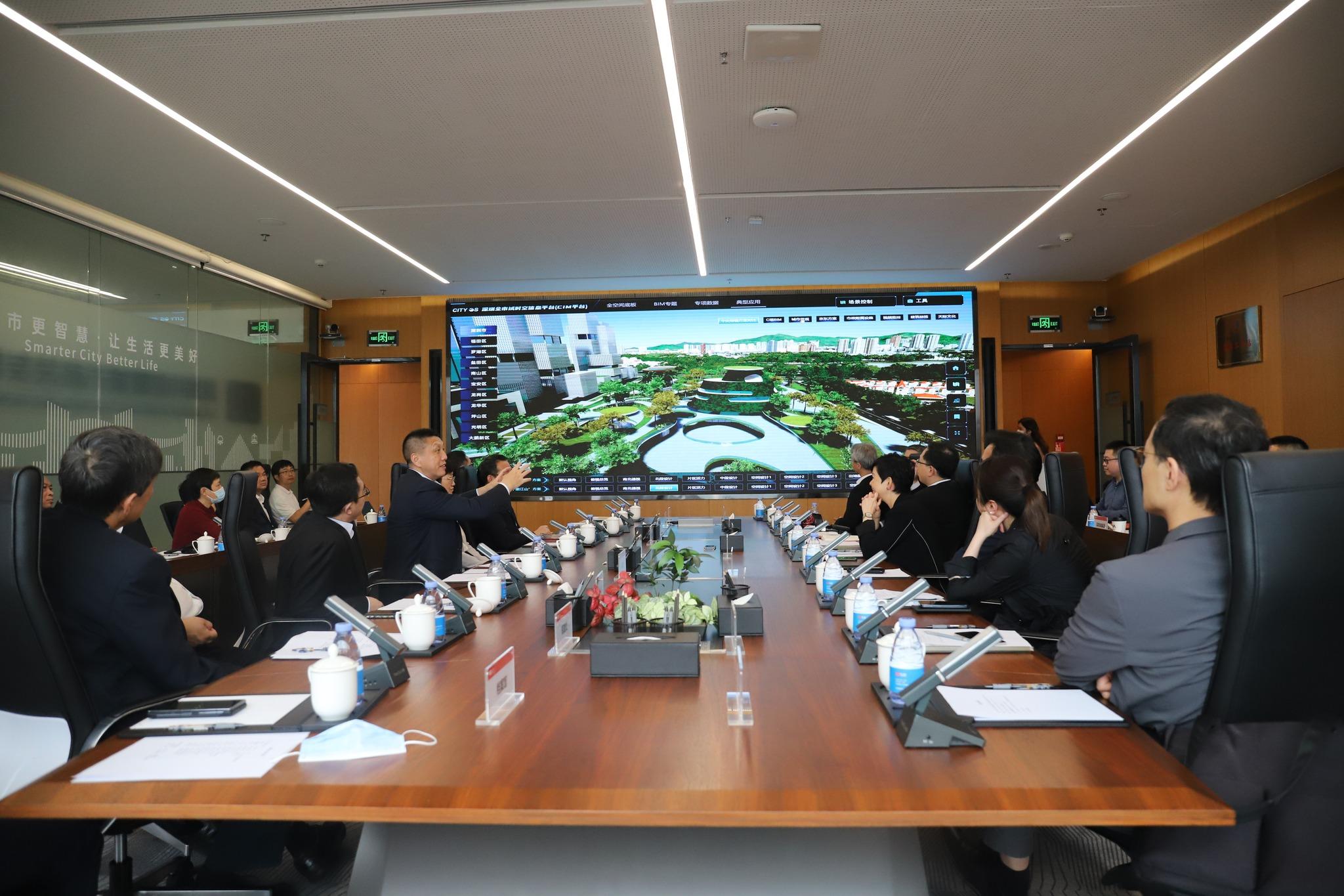 何永賢率房屋局等團訪深圳 參觀新技術和建造方法快速建成項目 (何永賢FB)