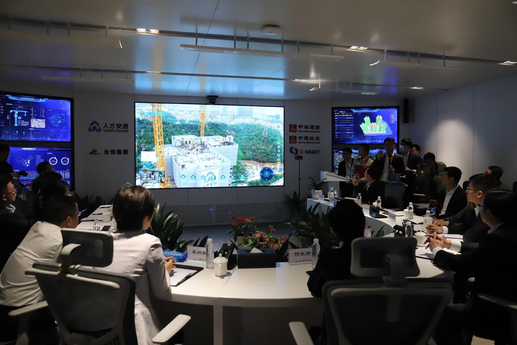 何永賢率房屋局等團訪深圳 參觀新技術和建造方法快速建成項目 (何永賢FB)