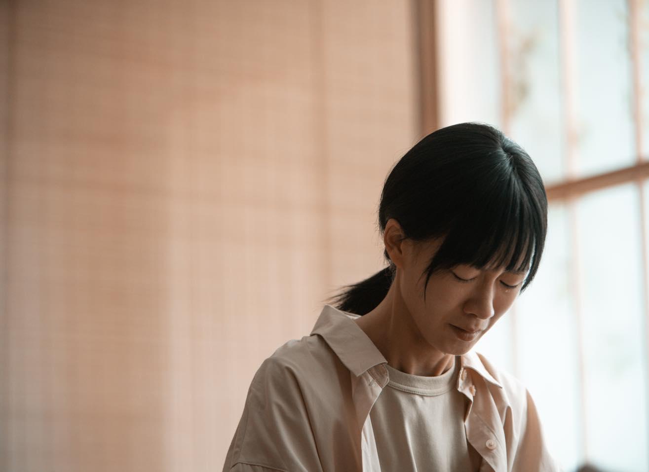 廖子妤演患癌的浩琳,向自殺同學的父母剖白真相與道歉。