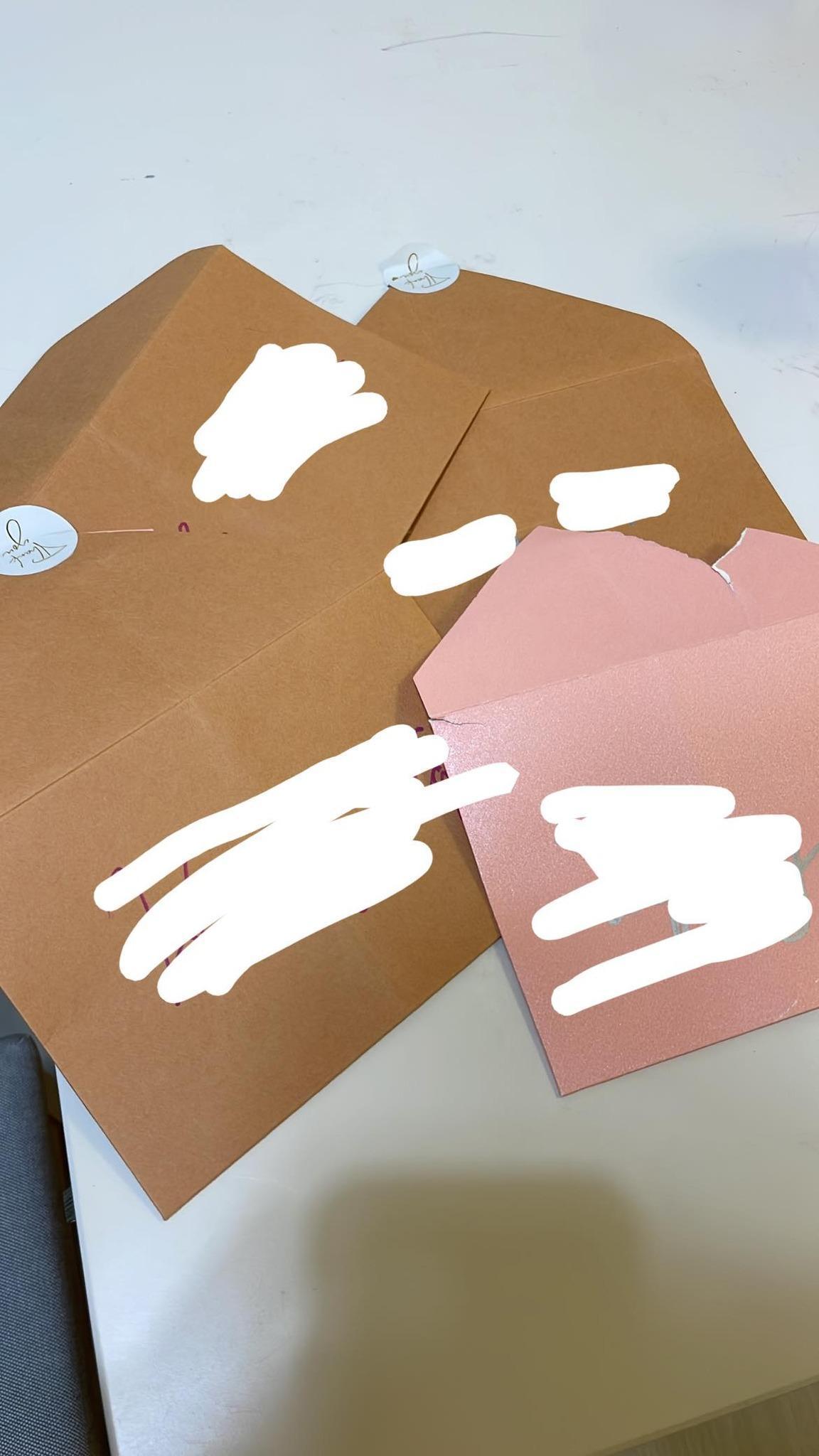 新郎投訴九展擺酒大中伏,稱證婚安排甩漏更現喜帖失竊。(FB)