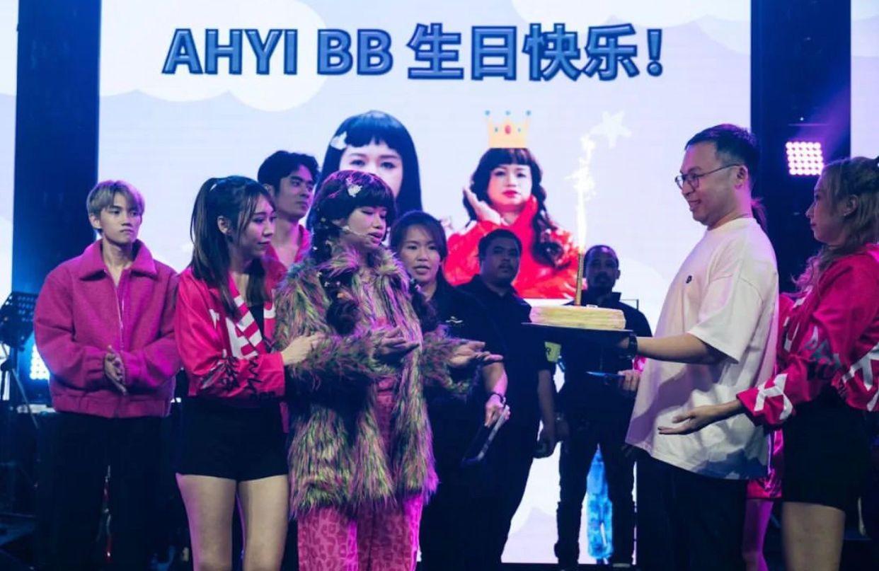 阿儀預祝下星期二的39歲生日。