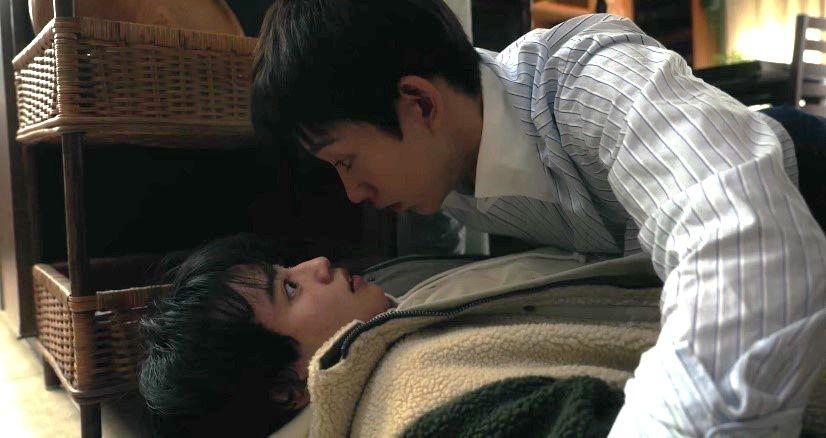 《全裸飯》安排深夜播出,大玩BL元素。