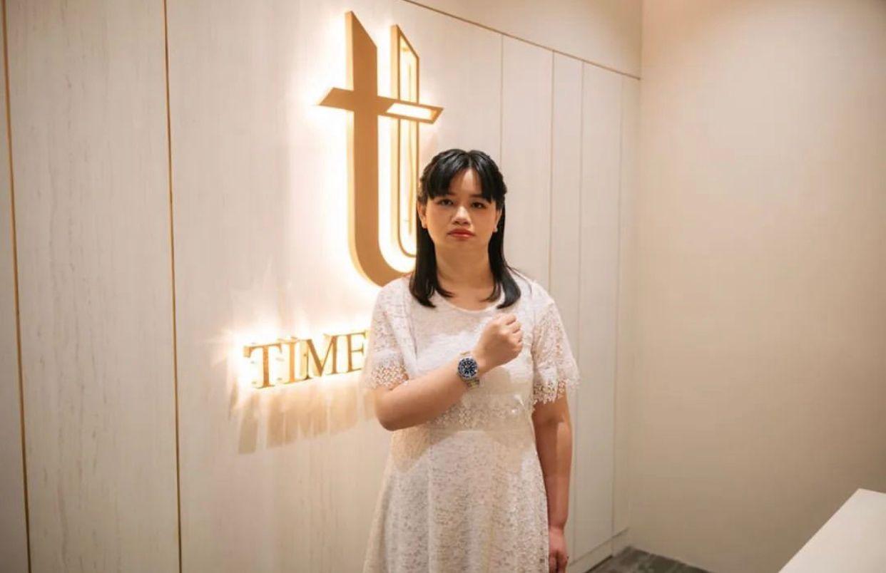 阿儀又獲安排試戴名錶。