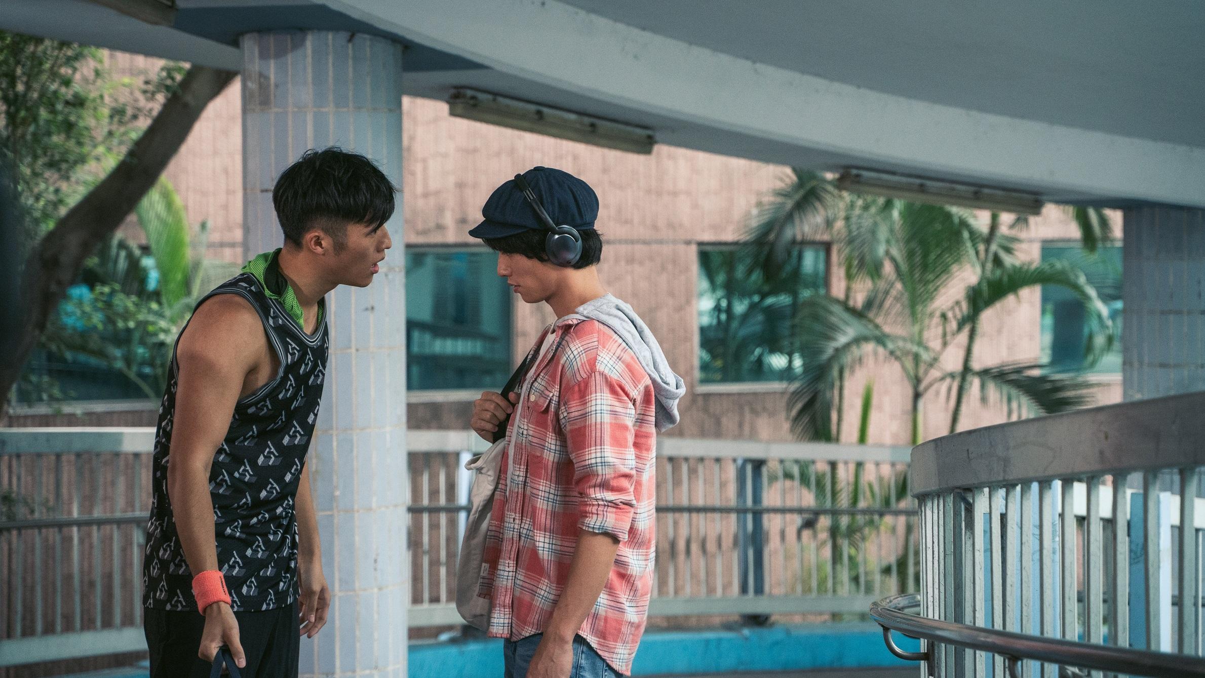 劉俊謙與首天開工的Scott在旺角鬧市行人天橋上,為《失衡凶間之罪與殺》拍打戲。