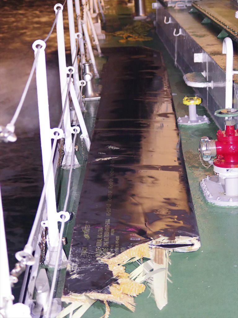 當局打撈到的殘骸。(美聯社)