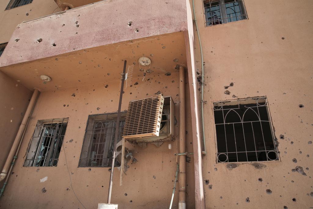 蘇丹街頭多處出現戰鬥過的痕跡。(美聯社)