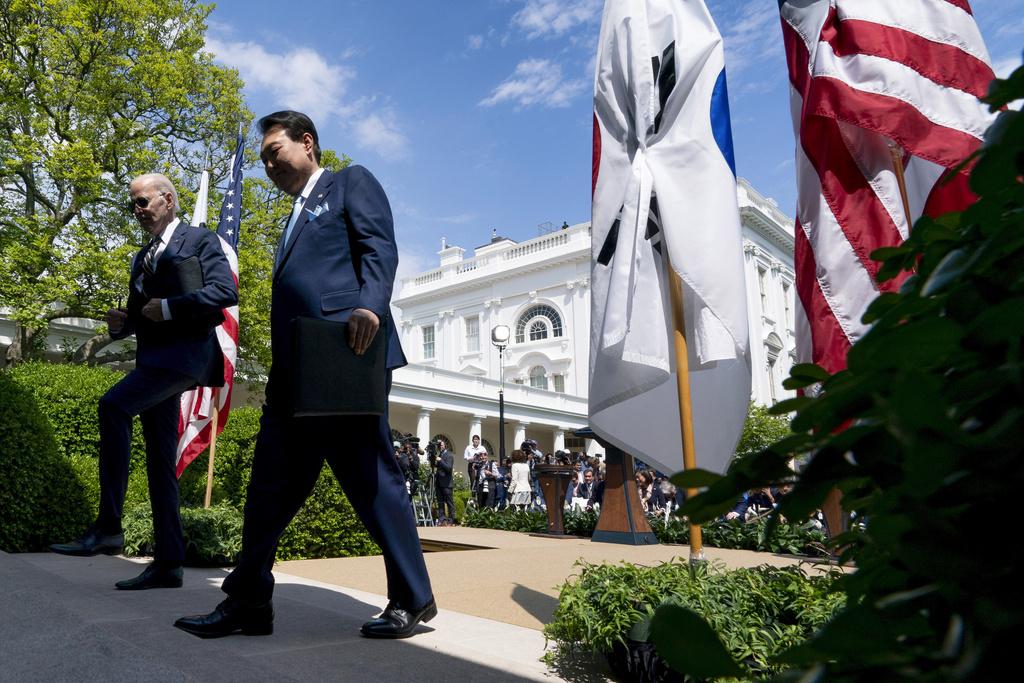 美韓領袖會晤後在白宮玫瑰園舉行記者會。(美聯社)