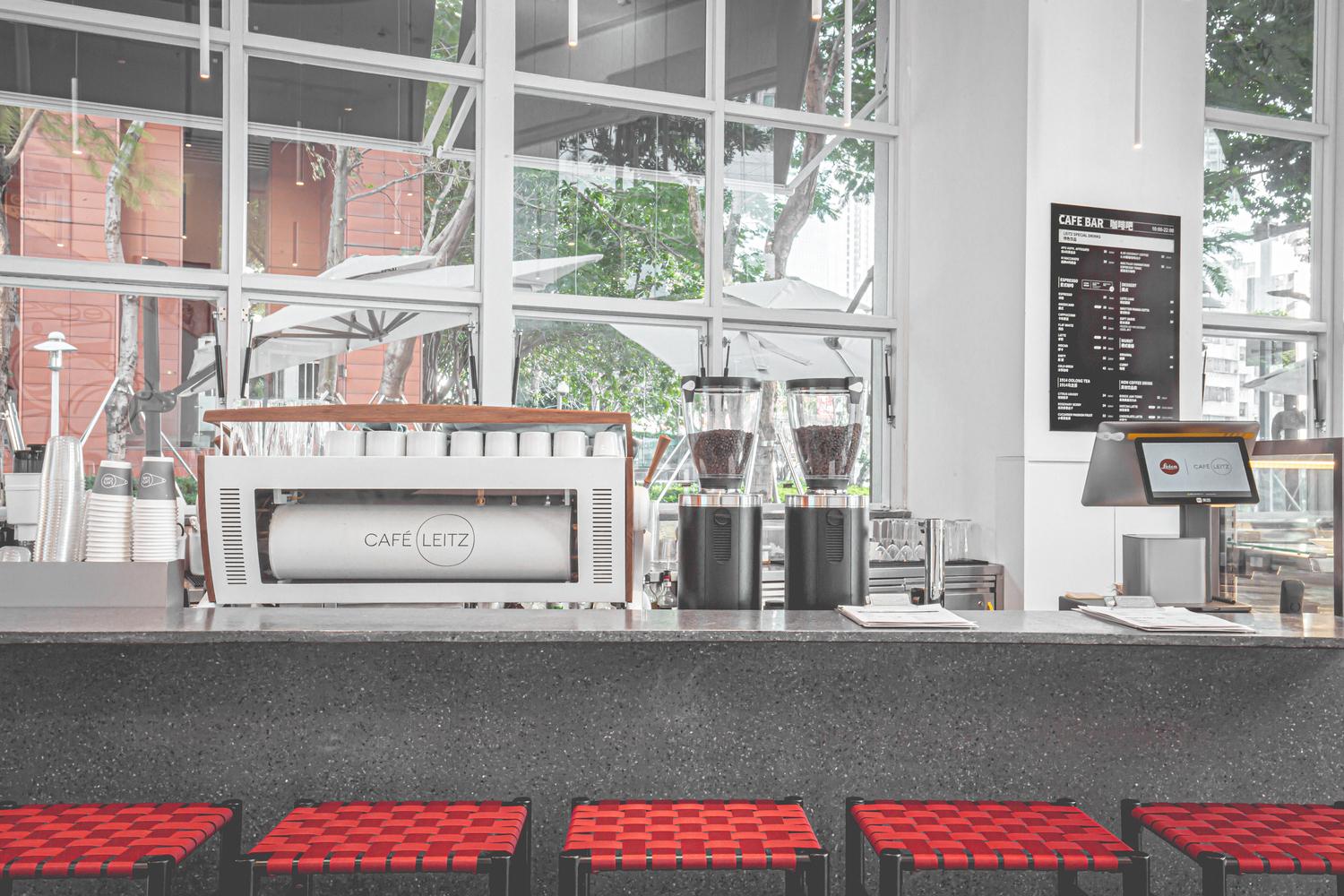 Café Leitz位於深圳萬象城,內部裝飾採用暖色調。