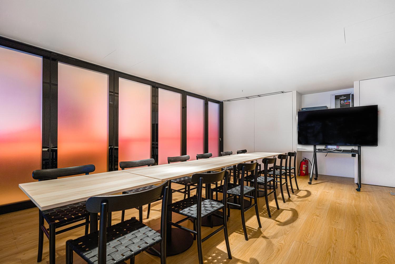 Café Leitz位於深圳萬象城,內部裝飾採用暖色調。