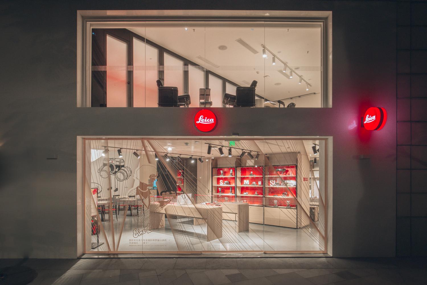 Café Leitz位於深圳萬象城,內部裝飾採用暖色調。