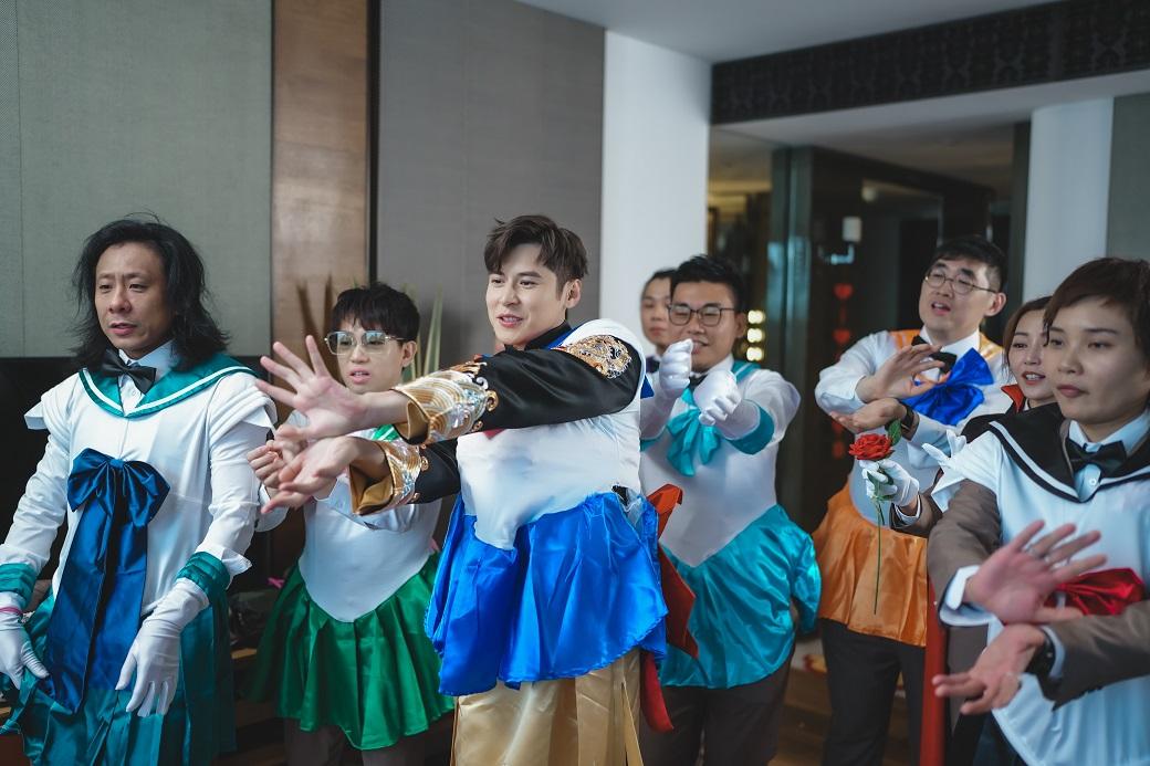 兄弟團跳唱BLACKPINK Jisoo的《flower》。