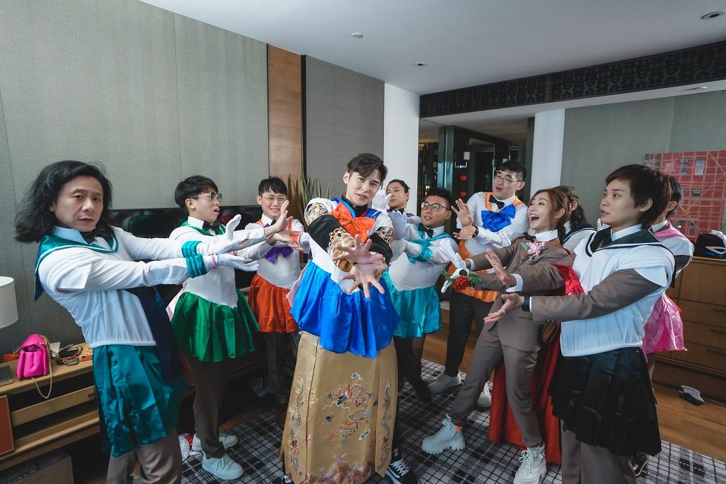 眾兄弟扮美少女戰士,場面爆笑。