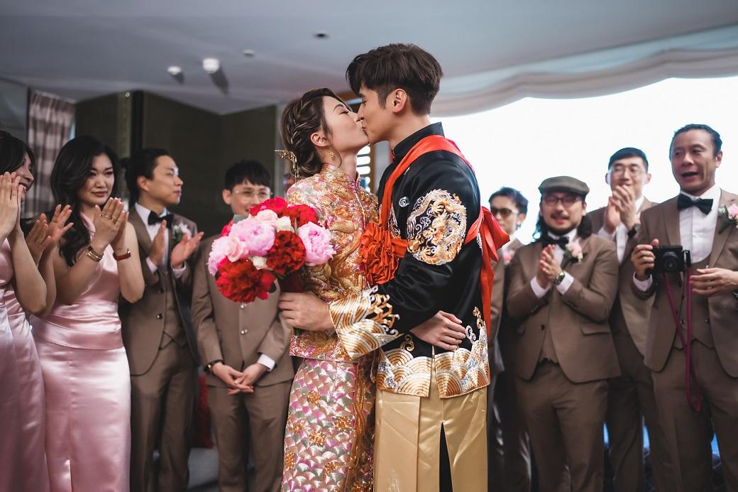 陳家樂正式迎聚連詩雅,兩人情深一吻。