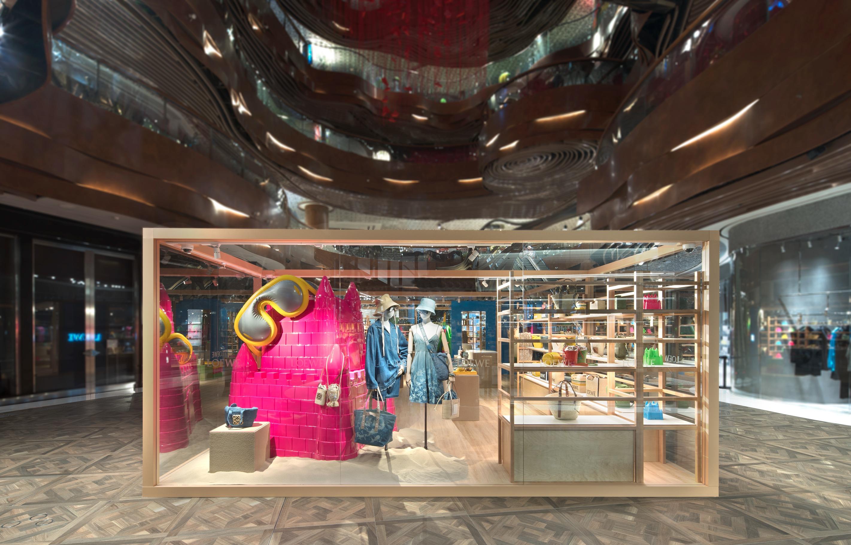 LOEWE Paula’s Ibiza期間限定店