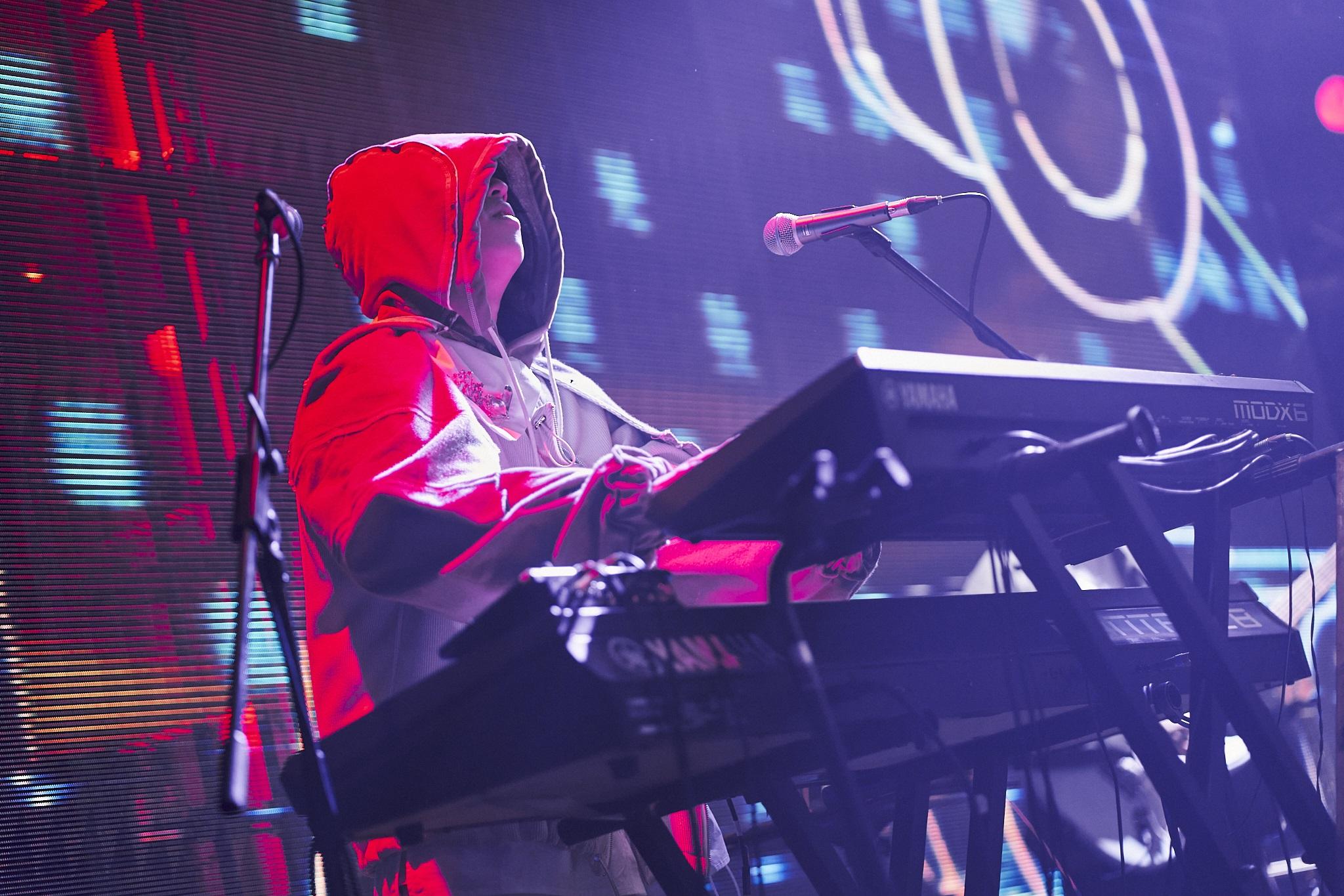 The Hertz 鍵琴手Him。