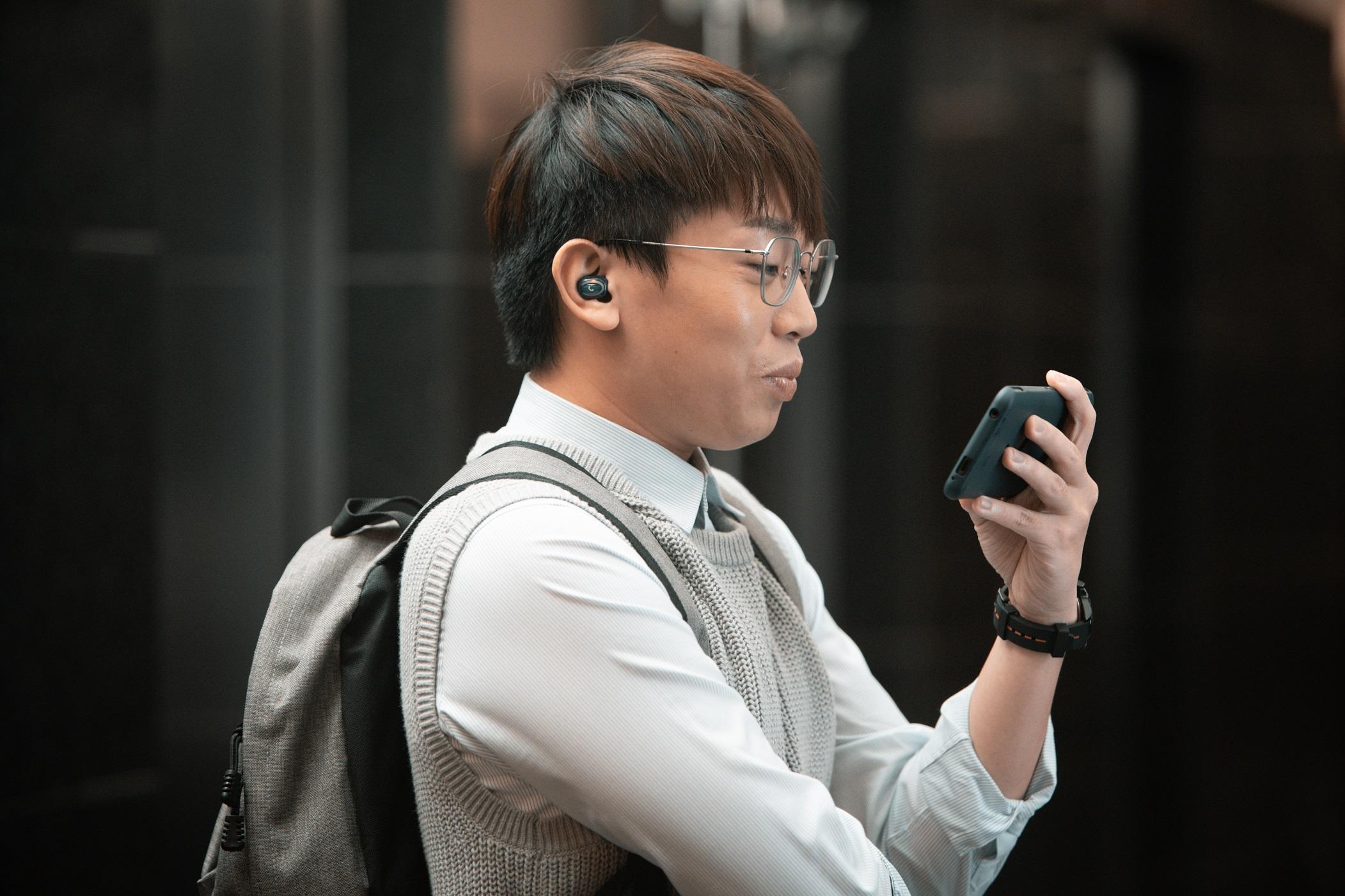 珈其在劇集《和解在後》中,演不敢表態的寡言調解員「信立」。