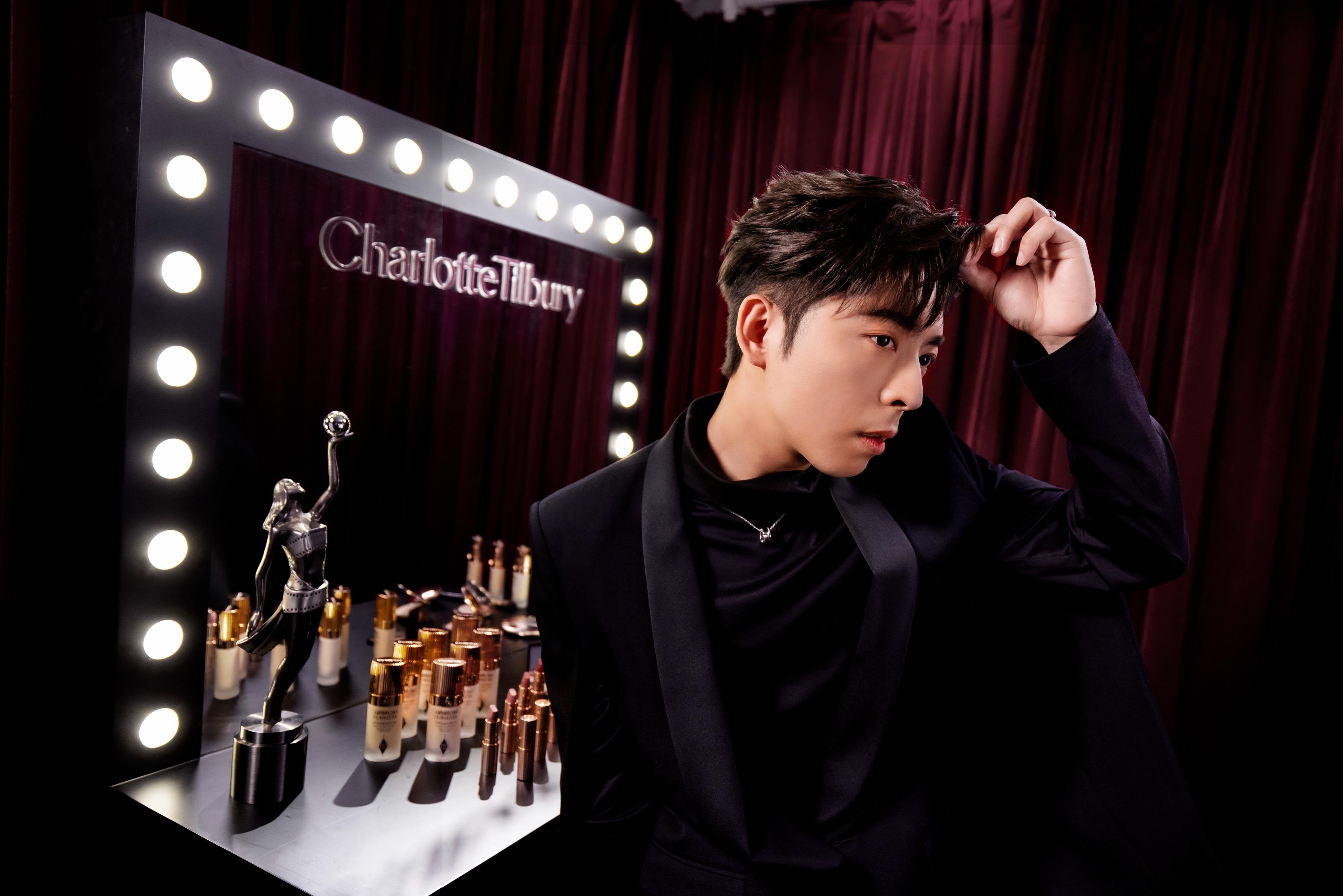 呂爵安憑《闔家辣》及《過時‧過節》獲得最佳新演員雙提名。