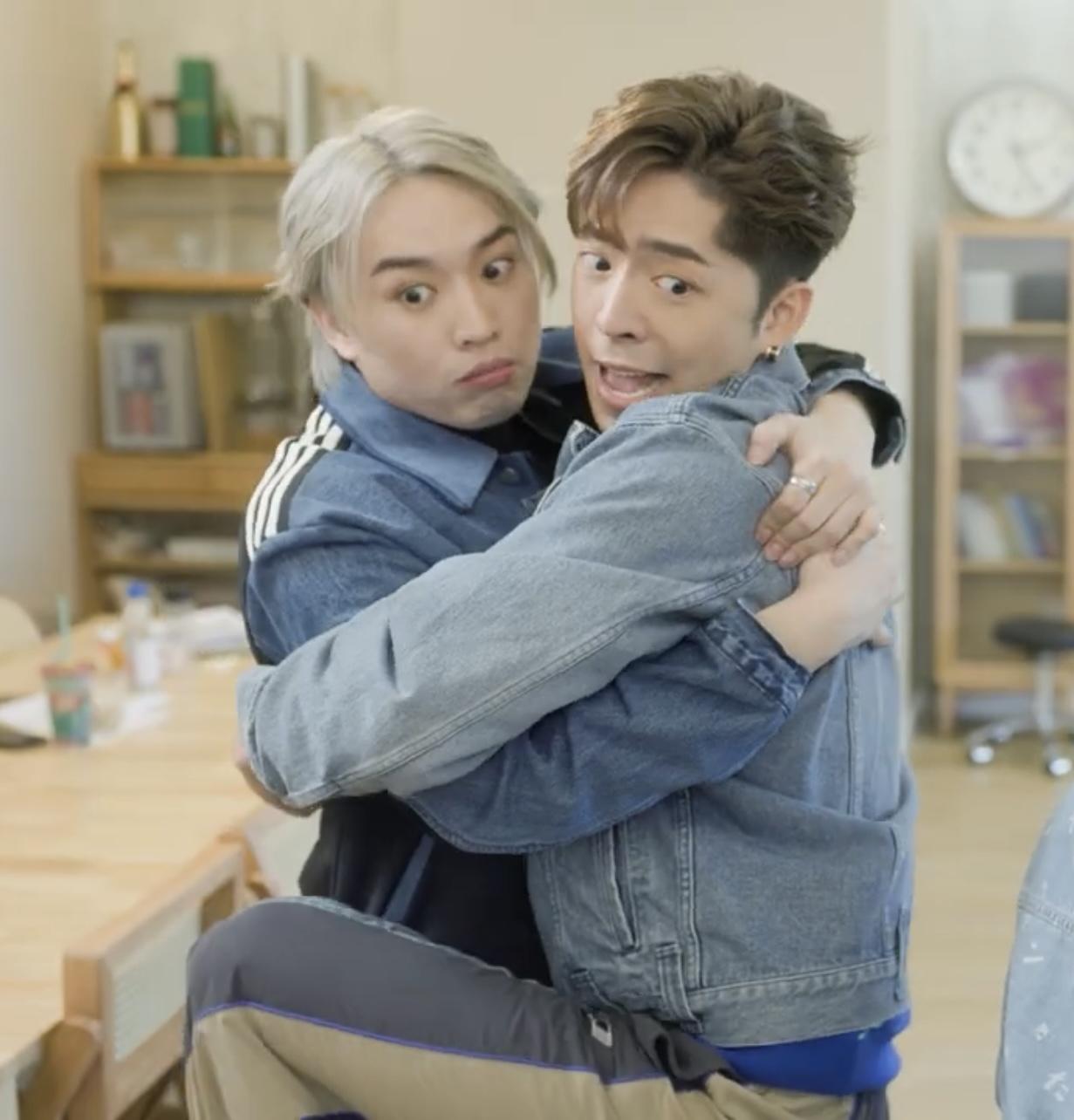 Edan驚驚,要Jer抱抱。