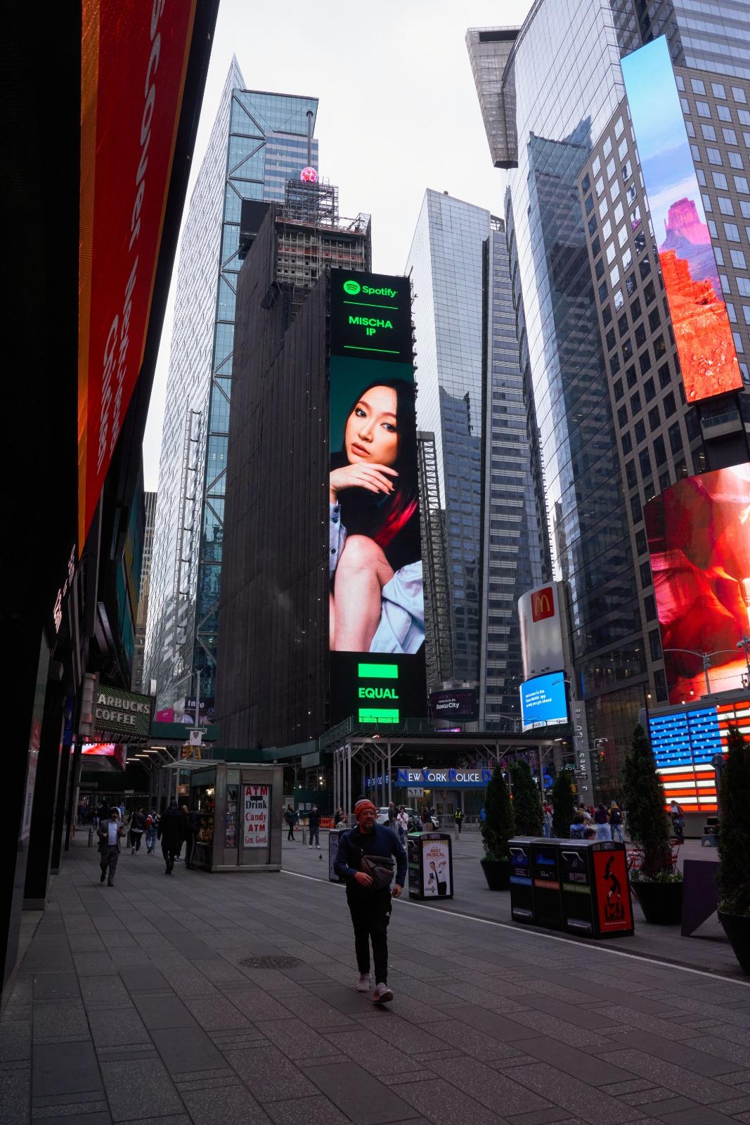 Mischa曾在美國修讀音樂課程,當年夢想是在Broadway獻唱。