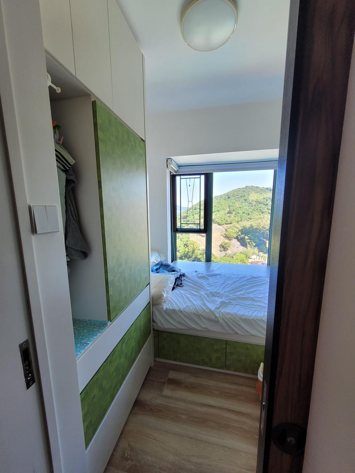 每間睡房都附有新淨實用的大衣櫃。(代理提供)