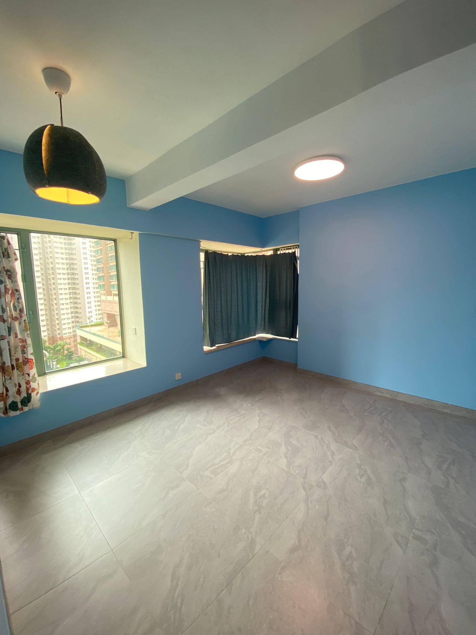 單位由套三房改為套兩房間隔,主人套房空間十分闊落。(代理提供)