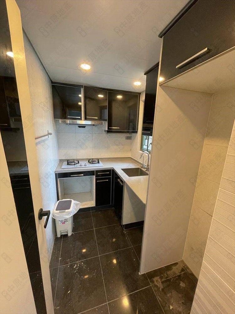 廚房面積闊大,配套新淨。(代理提供)