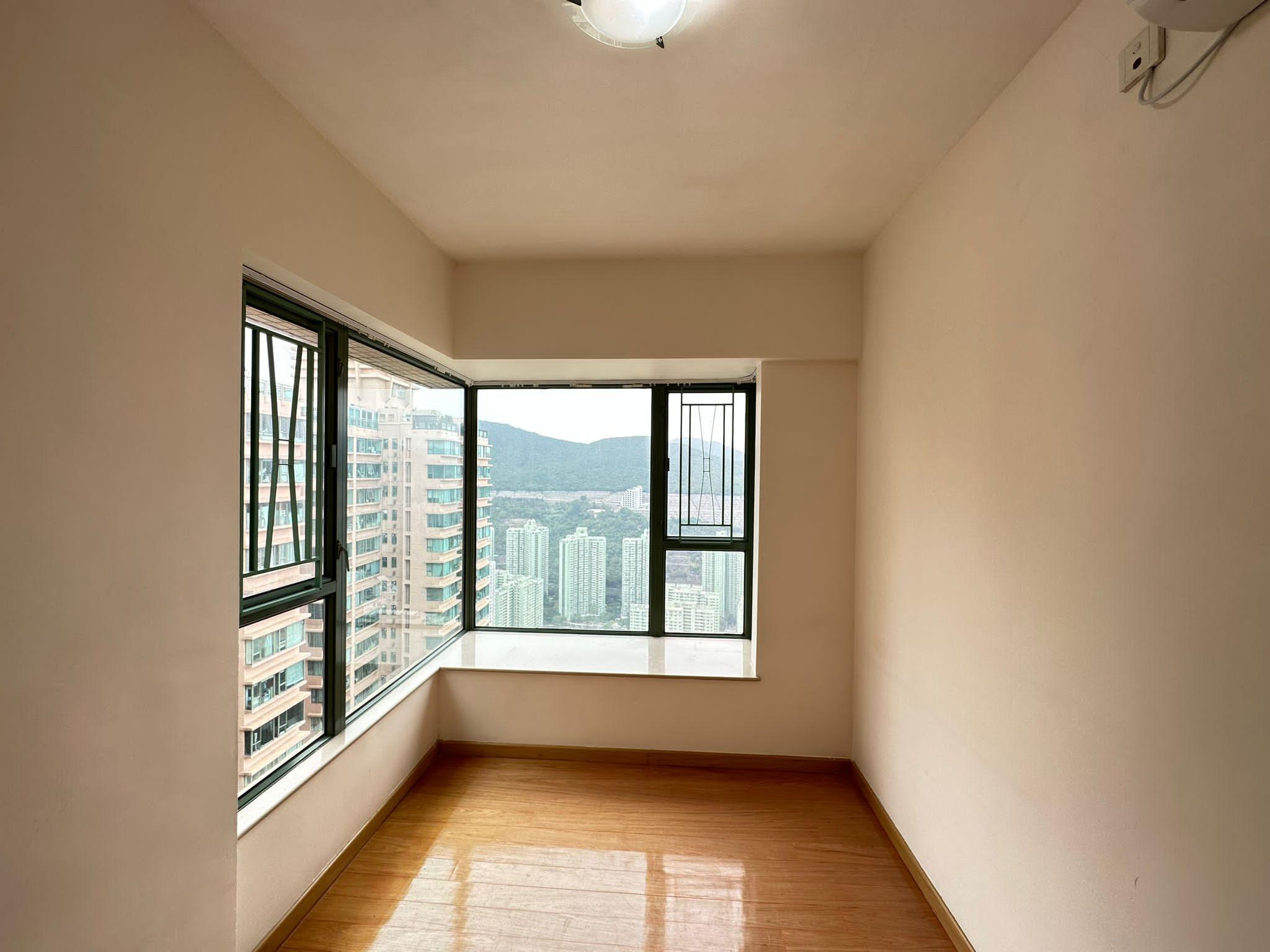 主人套房採90度大窗設計,光猛舒適。(代理提供)