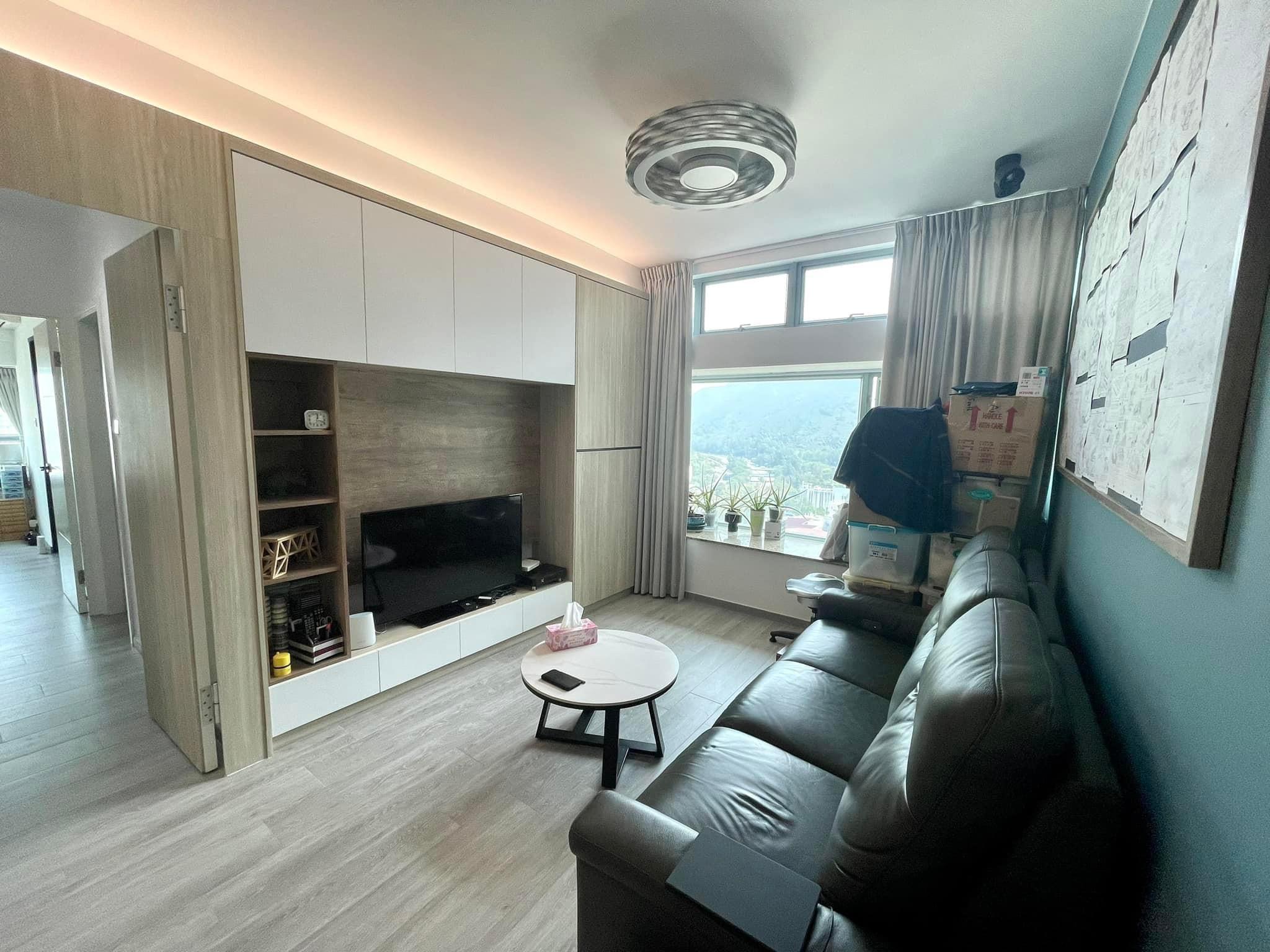 單位附有130萬元超新淨裝修,並設有不少訂製儲物櫃,美觀又實用。(代理提供)