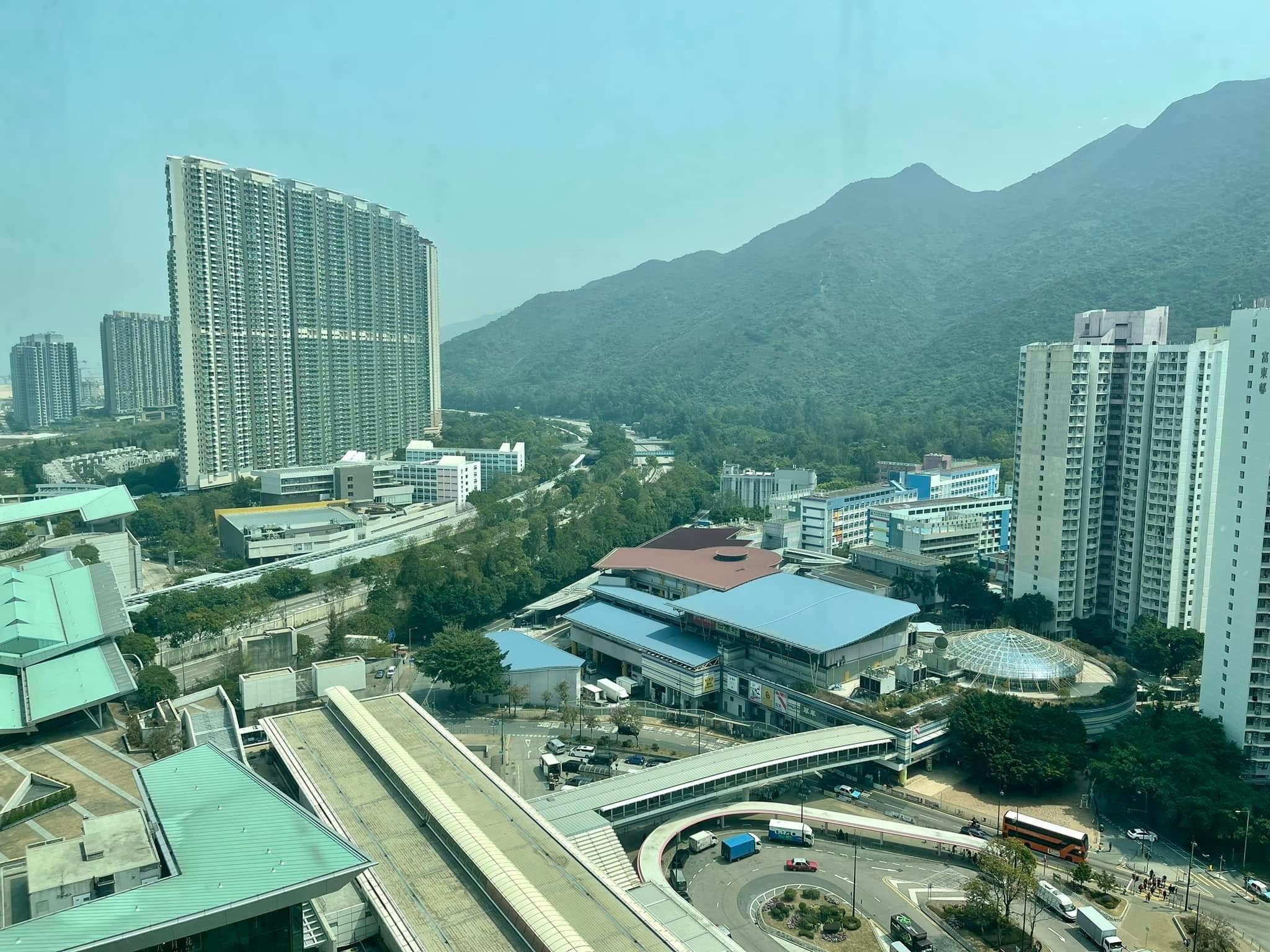 除了望機場海景,其他景觀以開揚山景和遠樓景為主。(代理提供)