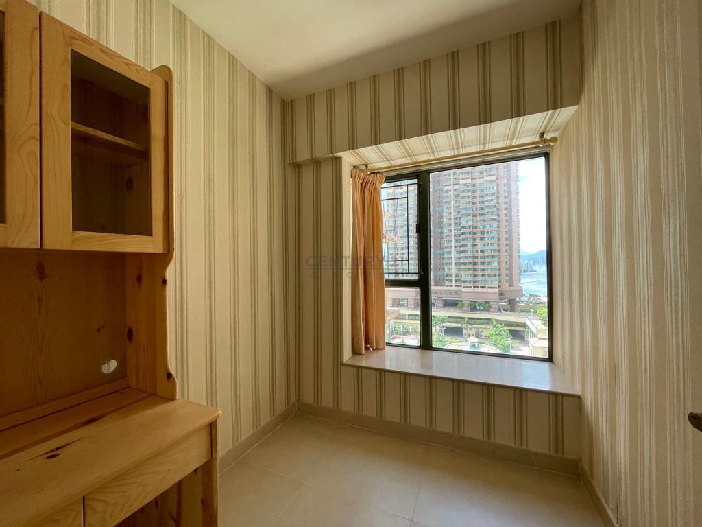 睡房間隔方正實用,景觀望泳池景及少海景。(代理提供)