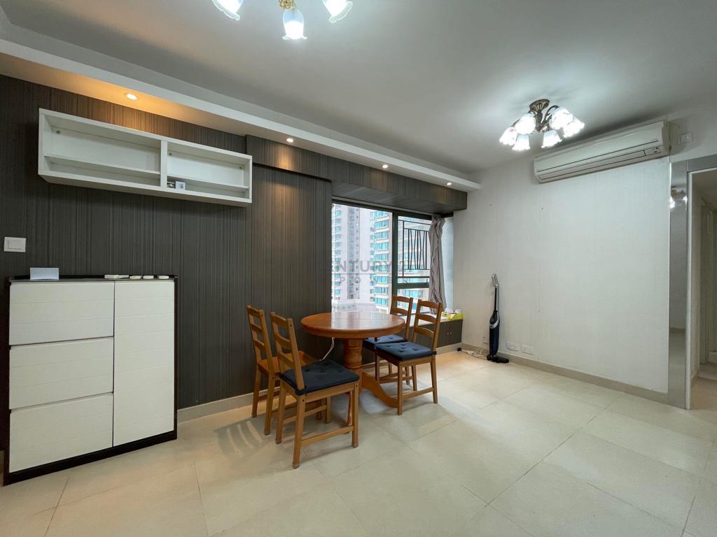 單位大廳相當闊落,裝修新淨雅緻,並附有部分傢俱,對租客而言十分方便實用。(代理提供)