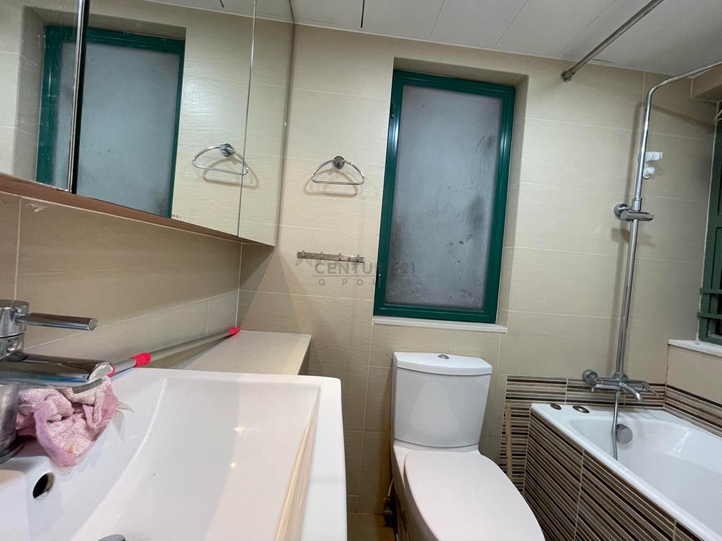 單位為三房連主人套房間隔,兩個浴室各設浴缸和企缸。(代理提供)