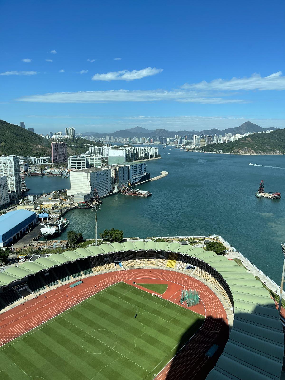 單位外望小西灣運動場及郵輪碼頭海景,景觀非常吸引。(代理提供)