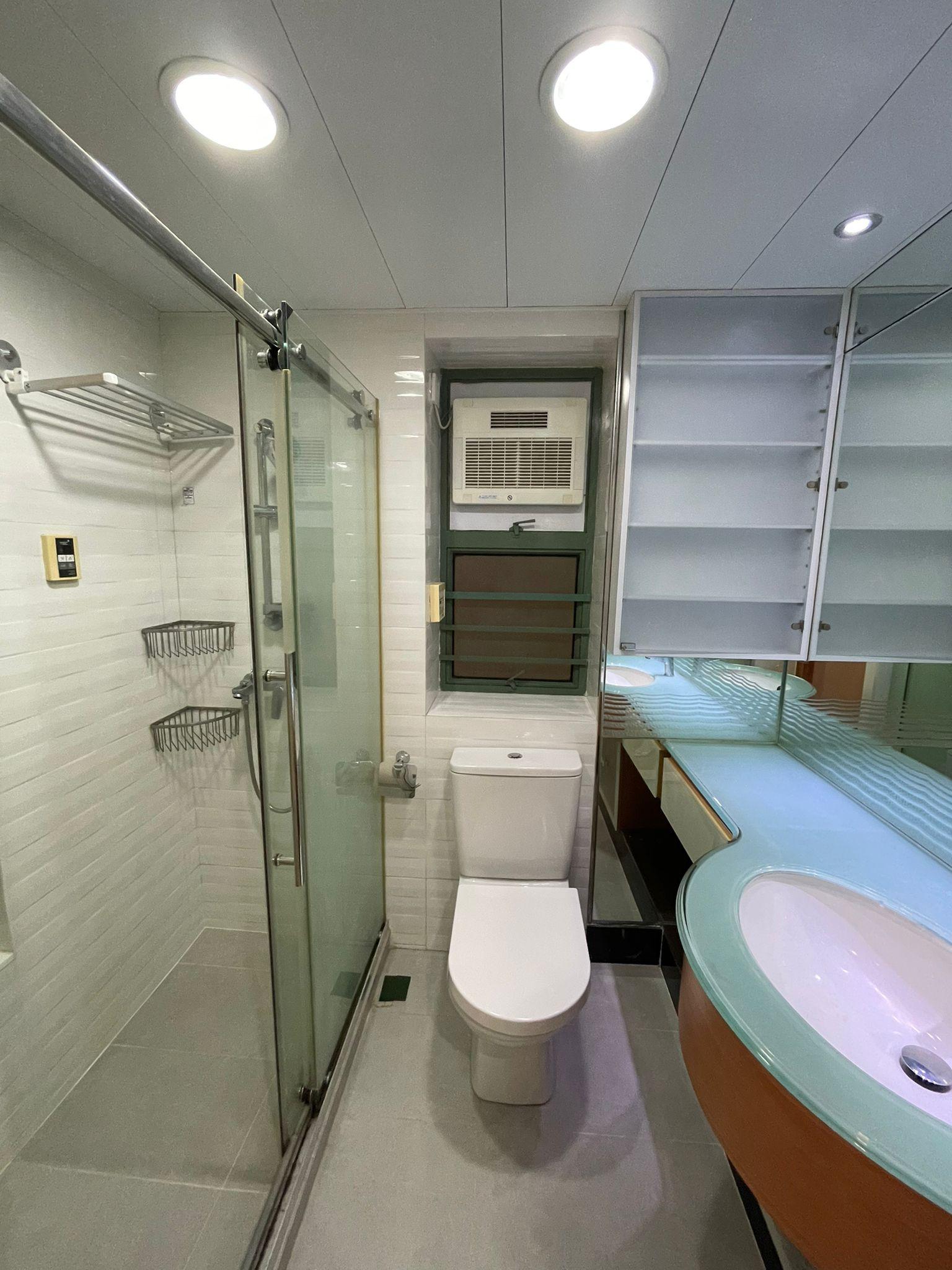 單位浴室裝修十分企理,空間闊落。(代理提供)