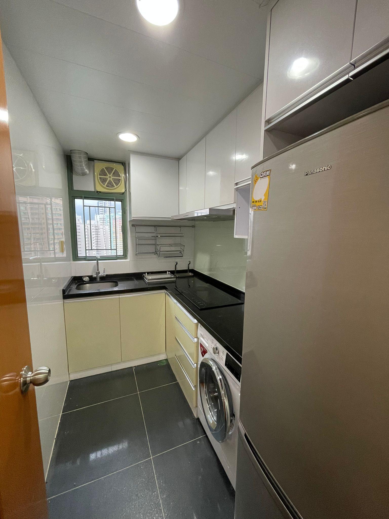 闊大的廚房配套頗新淨。(代理提供)