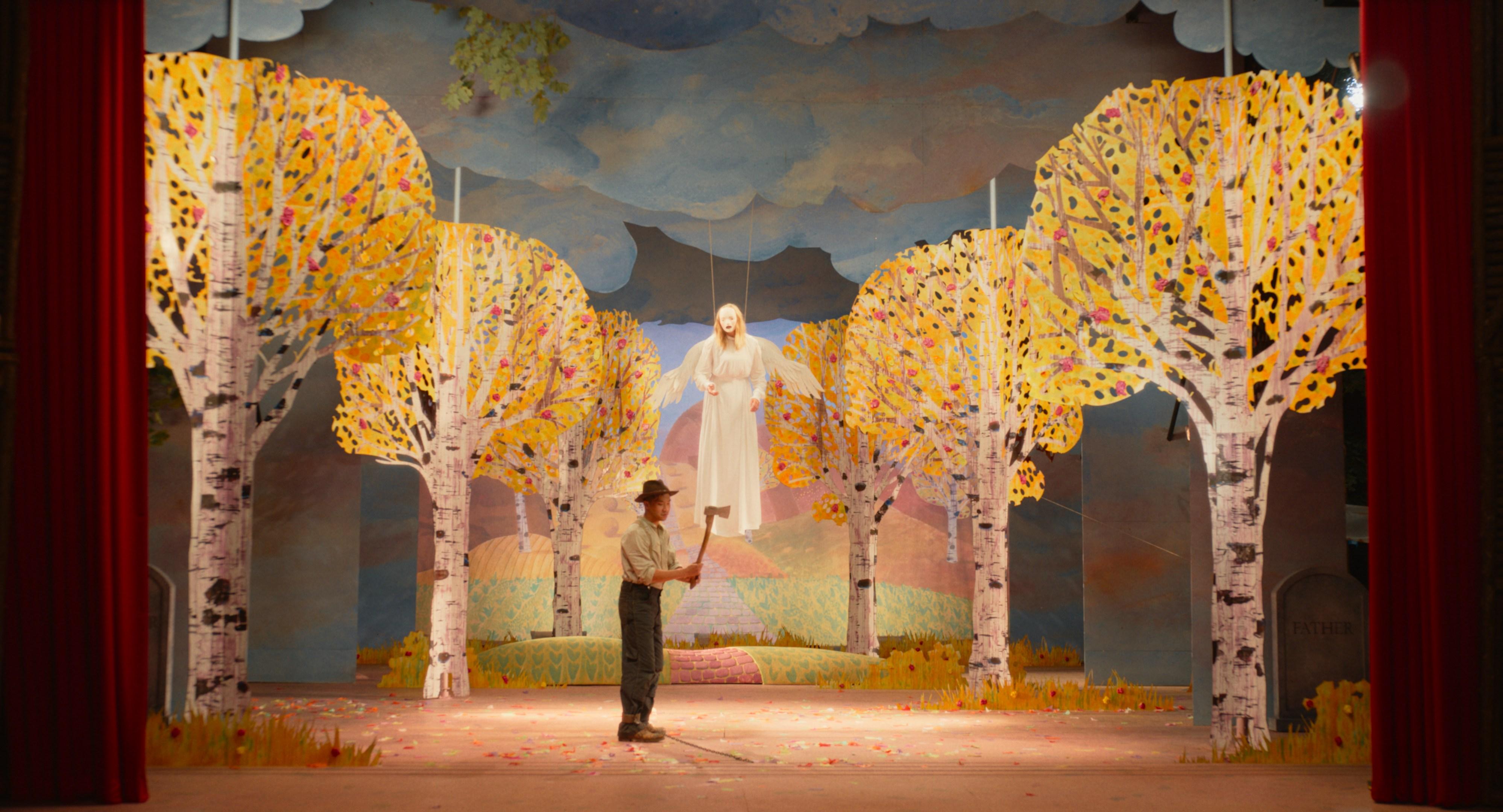 華堅馮力士演的角色似是遊走於虛實之間。