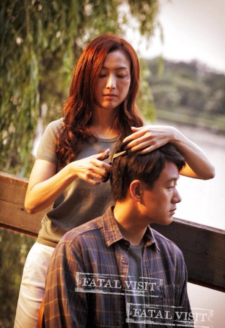 驚慄懸疑電影《聖荷西謀殺案》中,鄭秀文飾演殺夫的妻子。在看似幸福的家庭中,卻隱藏着不為人知的秘密,鄭秀文的嶄新演繹方法,為觀眾帶來驚喜。(網上圖片)