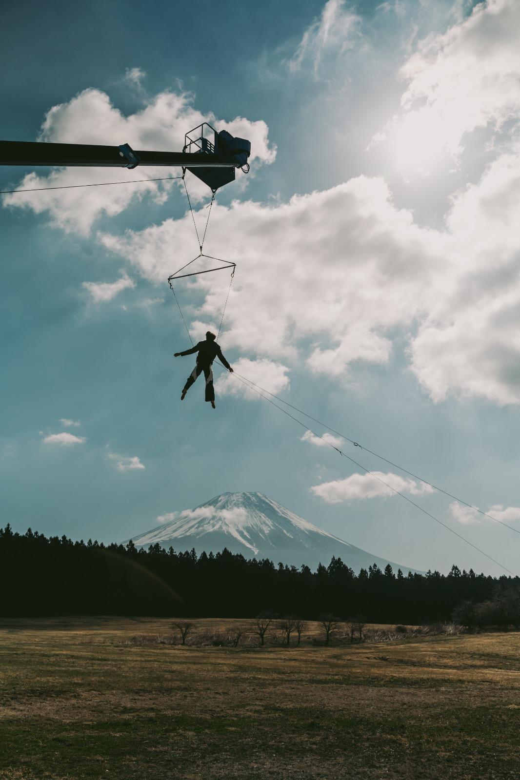 Tyson Yoshi無懼日本嚴寒天氣,親身吊威也拍攝多個飛天特技鏡頭。