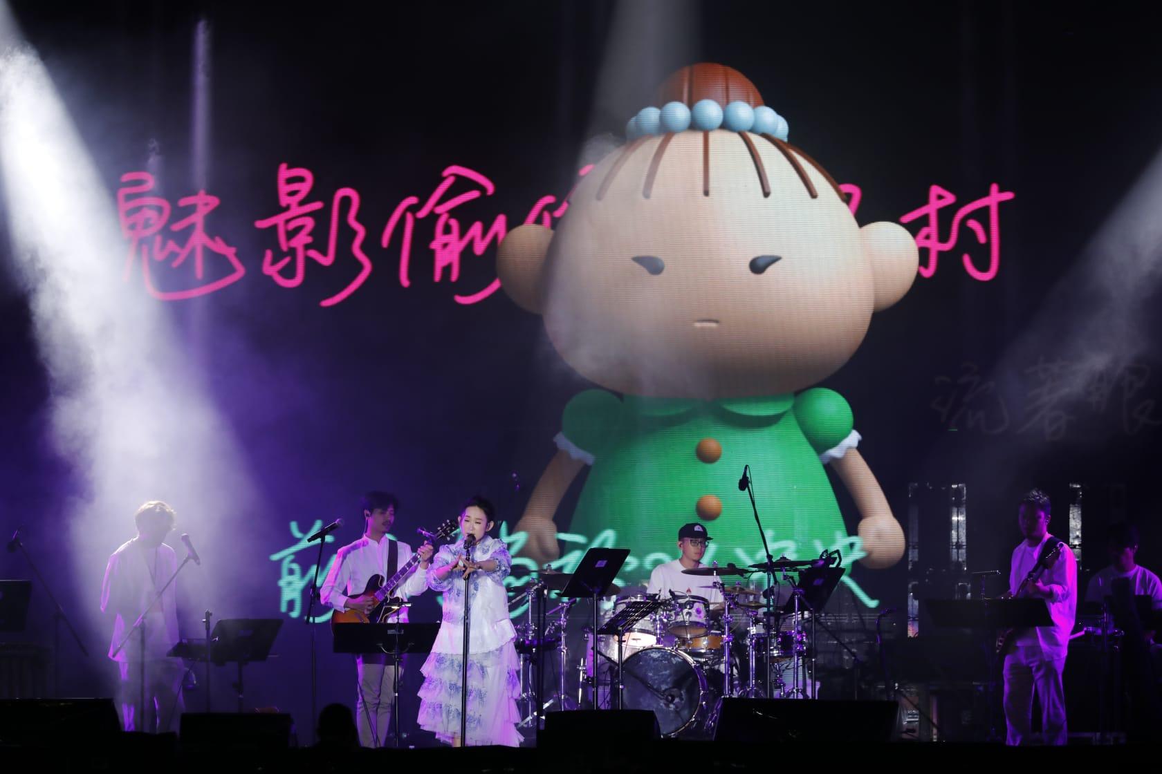 王菀之與崔展鴻POPFEST HKT西九音樂節:越流行》演出。