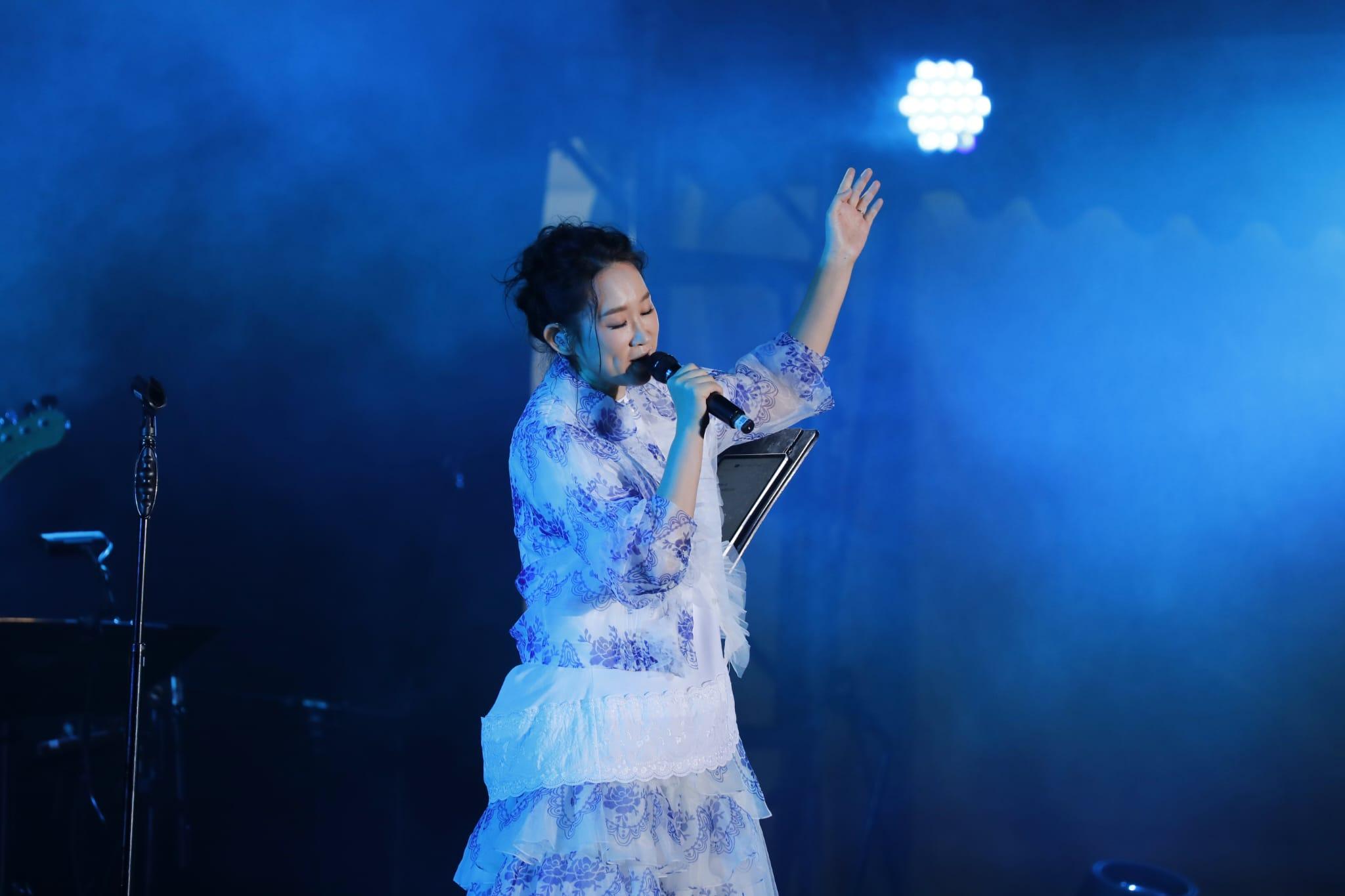 王菀之與崔展鴻POPFEST HKT西九音樂節:越流行》演出。