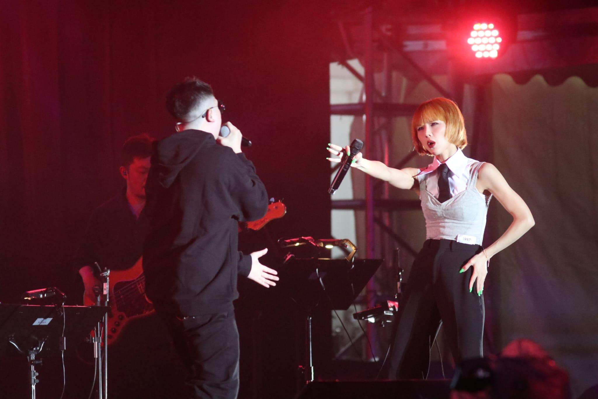 方皓玟唱《666》時MastaMic驚喜登場。(鍾式明攝)